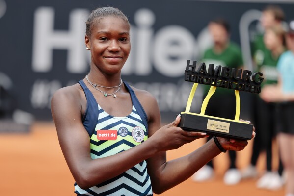 Rus defeats German teenager Noha Akugue in Hamburg European Open